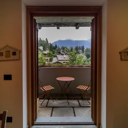 - Mont Blanc アパート