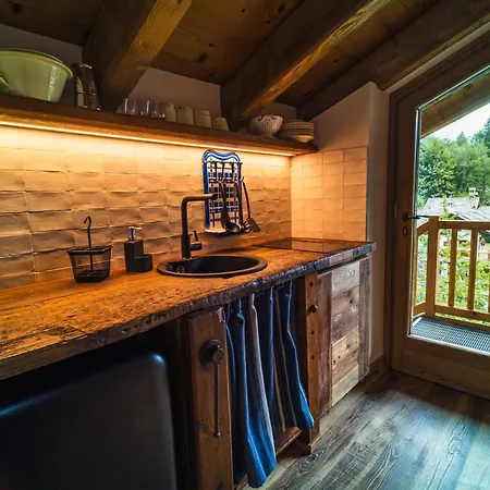 - Mont Blanc アパート *